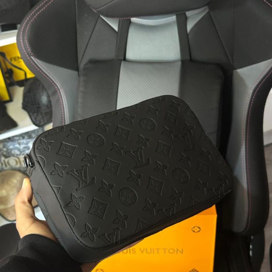 Louis Vuitton Mini noire