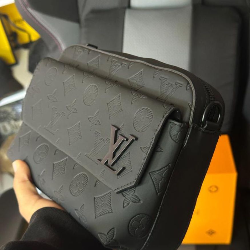 Louis Vuitton Mini noire