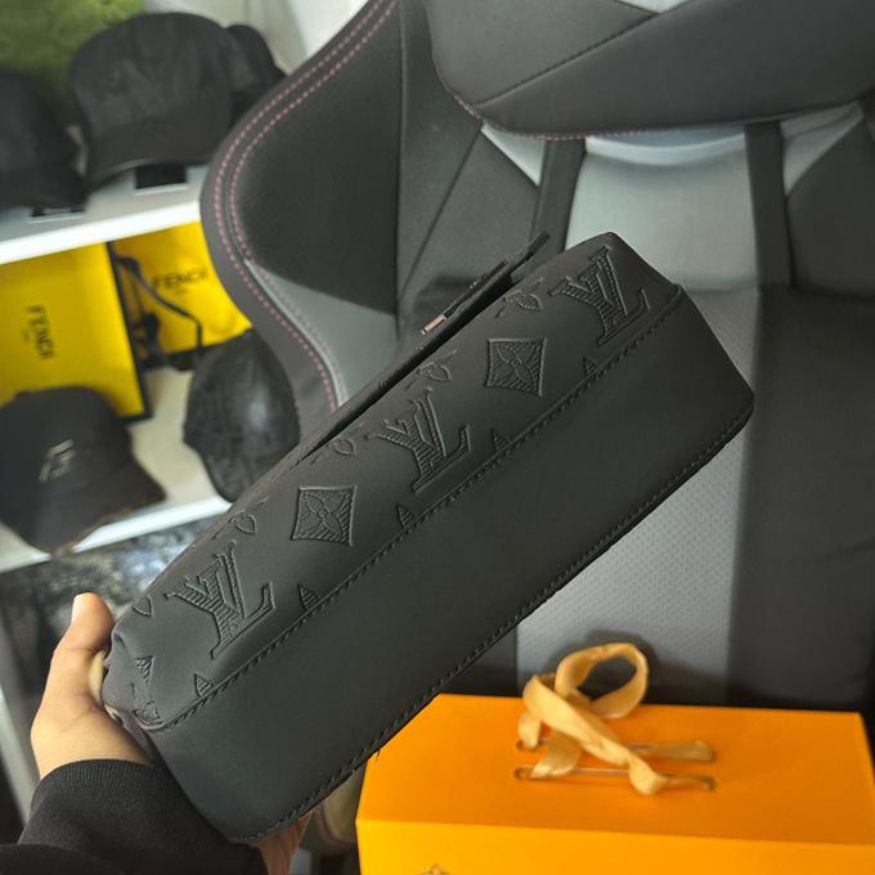 Louis Vuitton Mini noire