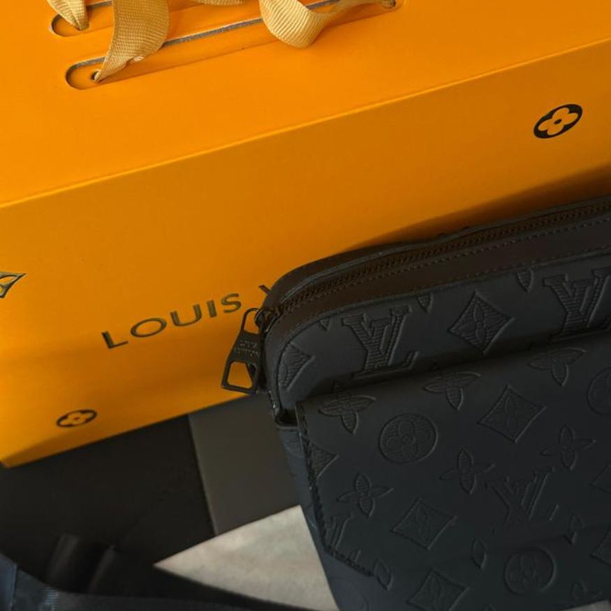 Louis Vuitton Mini noire