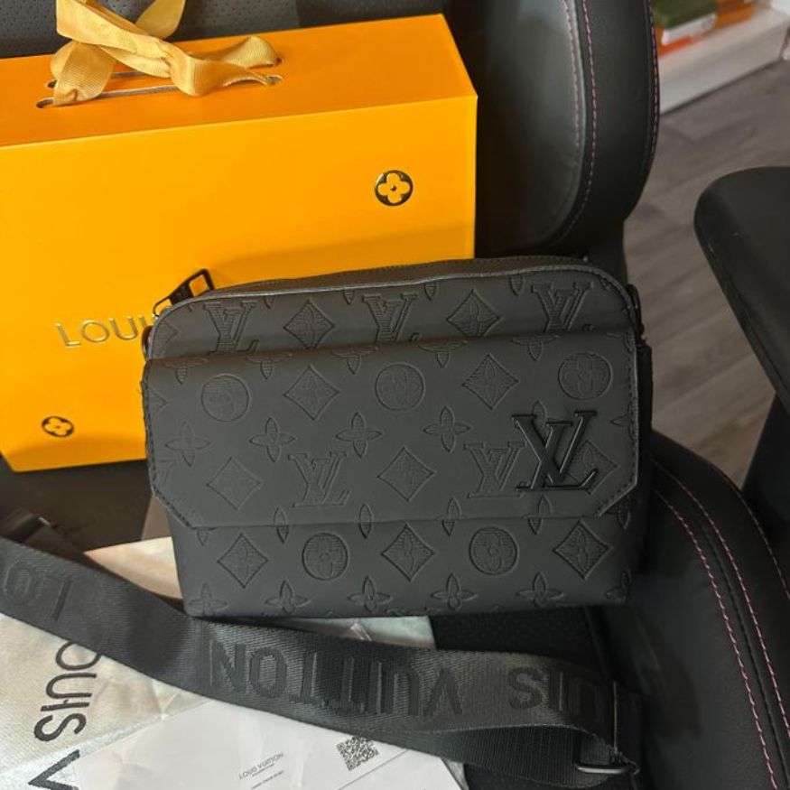 Louis Vuitton Mini noire